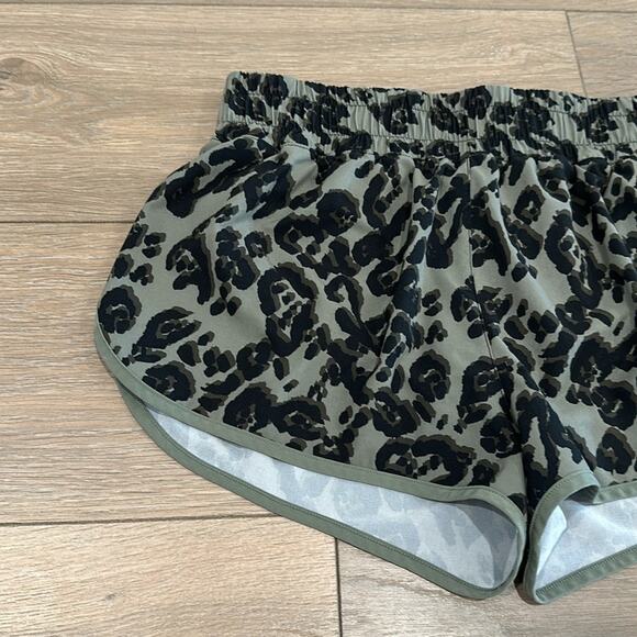 VICTORIA SPORT Green Black Cheetah Leopard Lightweight Active Shorts Size Small - Picture 4 of 10